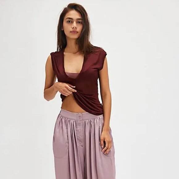 FREE PEOPLE On Air V-Neck Tee - Bittersweet - Picture 7 of 8